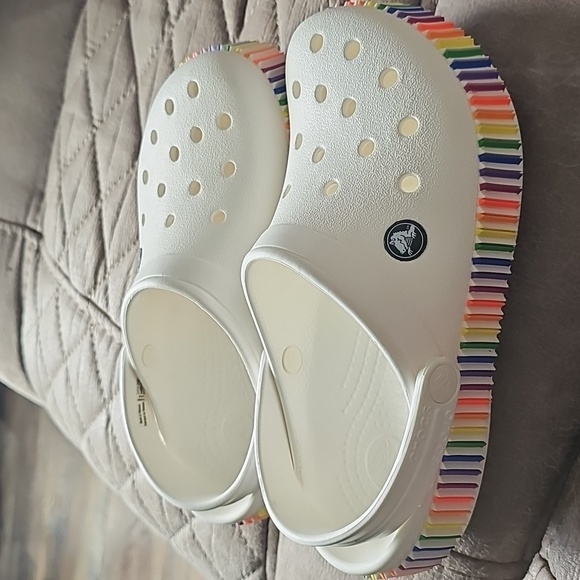 CROCS Kids White Water Shoes with Colorful Sole - Picture 1 of 5